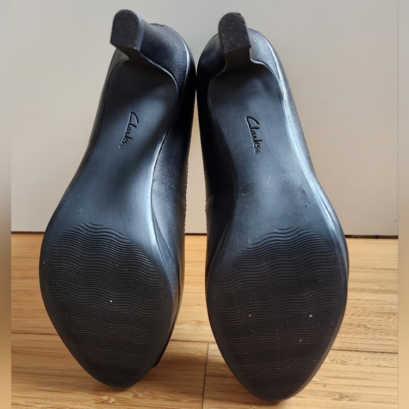 Clarks Collection Adriel Phyliss Peep Toe Heels Black Leather Women Size 8 - Picture 7 of 7